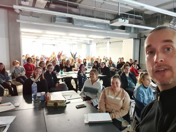 Psychologist Gareth with class of students