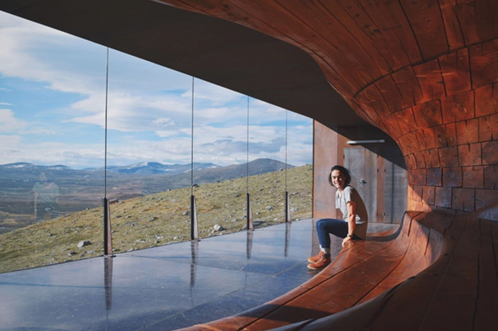 Alexander Kindlen at the Norwegian Wild Reindeer Pavilion in Norway by Snøhetta