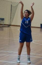 Katherine Perkas playing basketball for UniSA