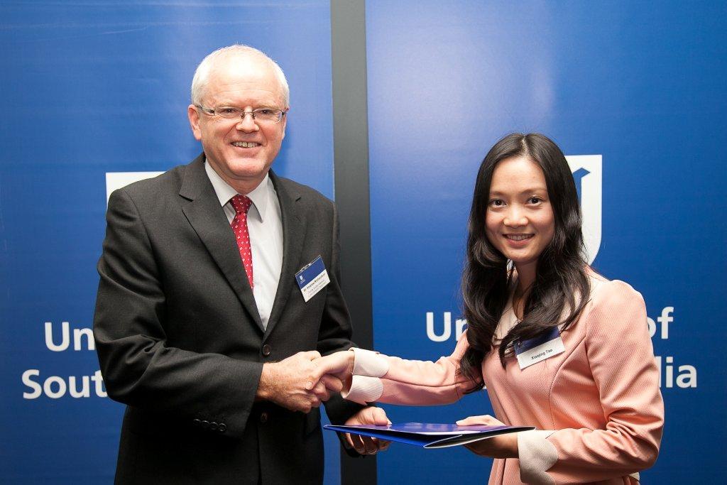 Xiaojing Tao receiving her award