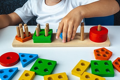 Child playing with an educational toy, shutterstock 1511085716