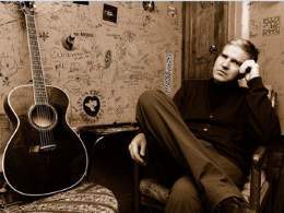 Singer songwriter Lloyd Cole with guitar