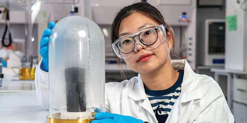 Dr Xuan Wu has developed a super-efficient photothermal desalination technique.