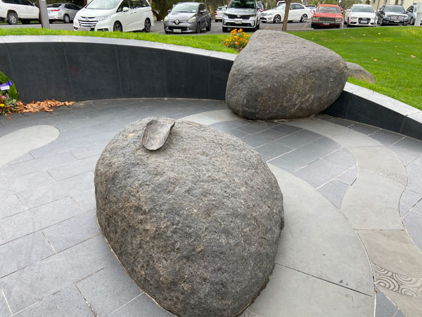The Aboriginal and Torres Strait Islander War Memorial was designed and created by Lee-Ann Tjunypa Buckskin, Tony Rosella, Michelle Nikou (designers), Robert Hannaford (sculptor) and Tim Thomson (bronze casting).