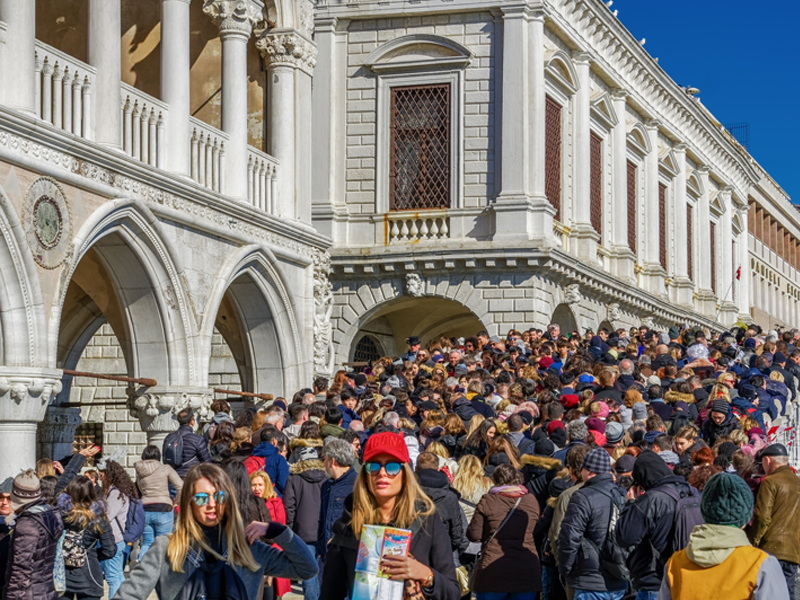 Tourist crowds in Venice