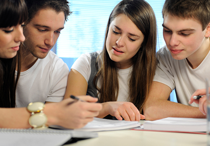 A group of 4 students discussing an issue