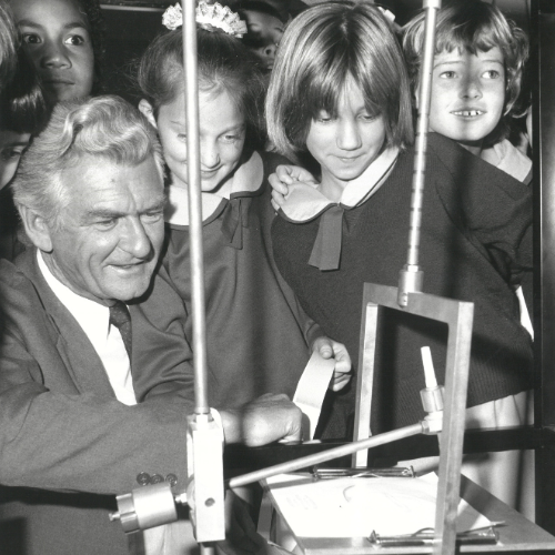 Prime Minister Bob Hawke at Question Science Centre, 10 March 1987 (RH151/F1/63), photograph courtesy of the National Archives of Australia (NAA A6180).