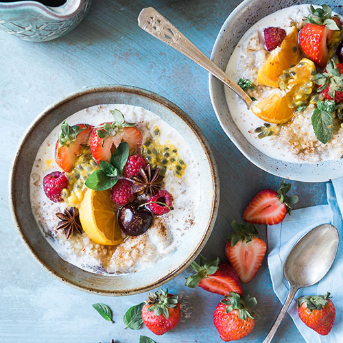 breakfast bowl of oats and fruit