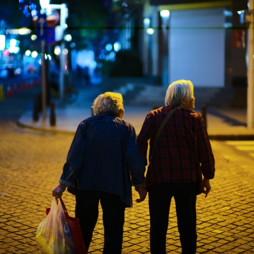 Virtual reality technology to improve pedestrian safety for older ...