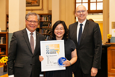 Dr Jia Tina Du with SA Governor Hieu Van Le AC and SA Minister for Innovation and Skills, David Pisoni MP. 